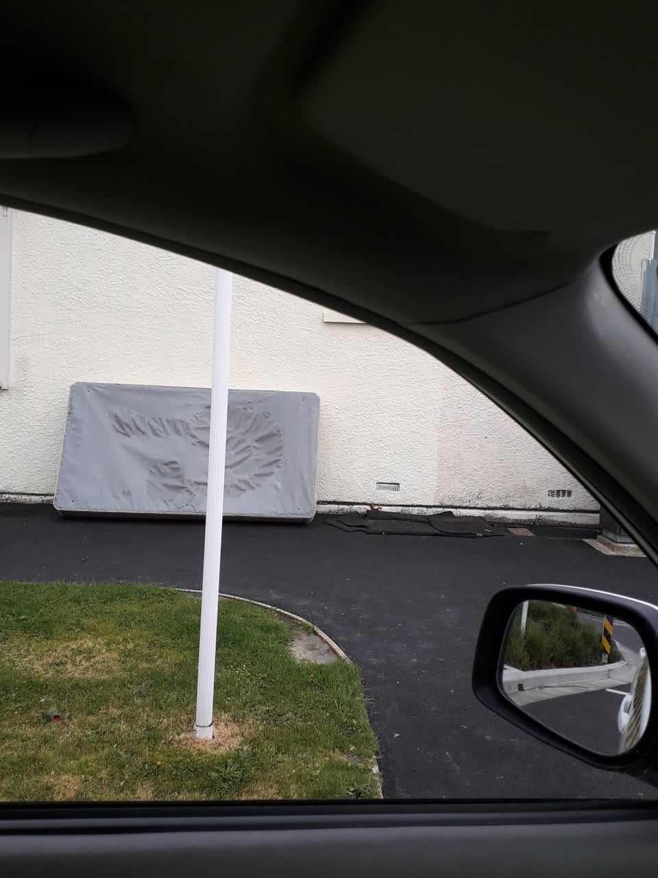The photograph attached to this dumped rubbish report