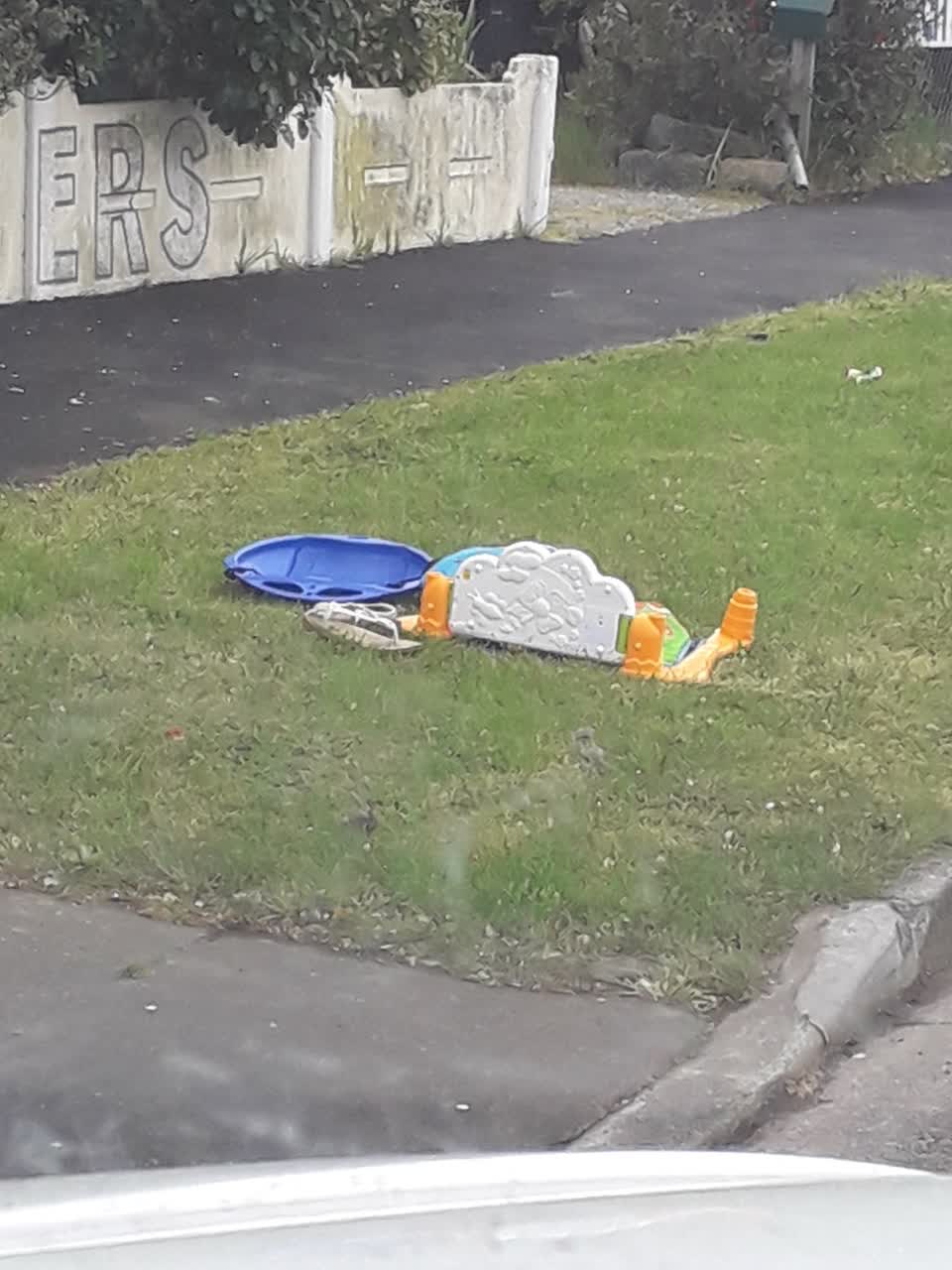 The photograph attached to this dumped rubbish report