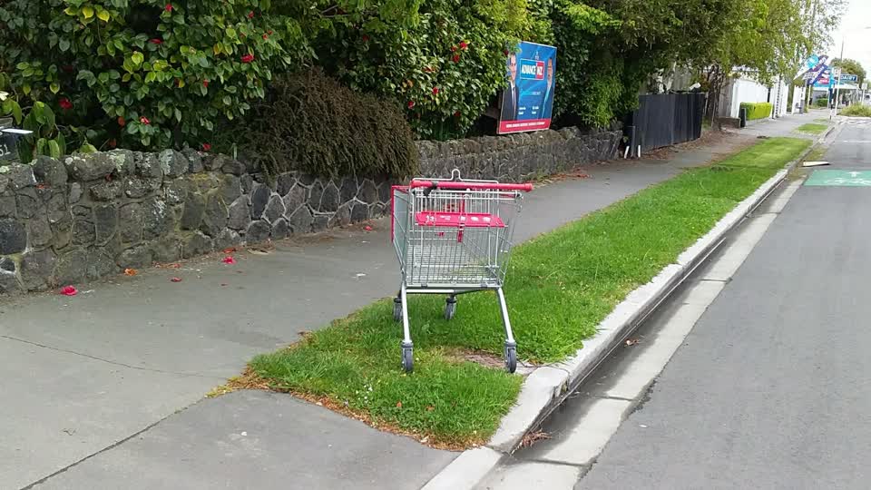 The photograph attached to this general - abandoned trolley report