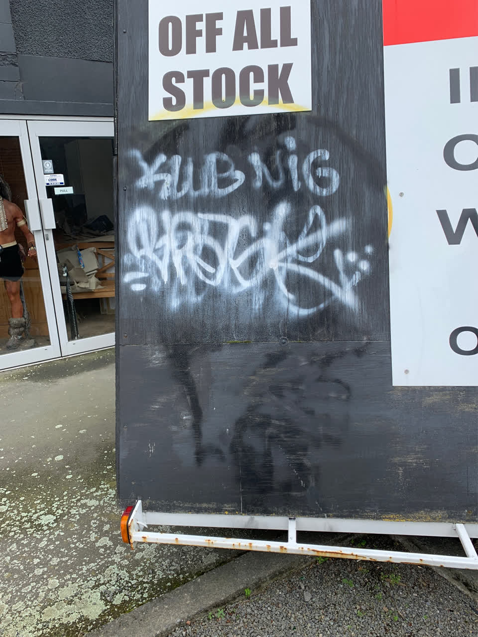 The photograph attached to this graffiti - signage report
