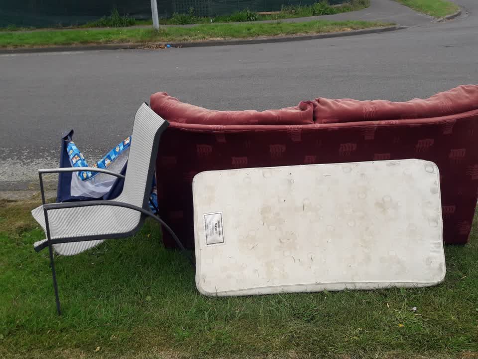 The photograph attached to this dumped rubbish report