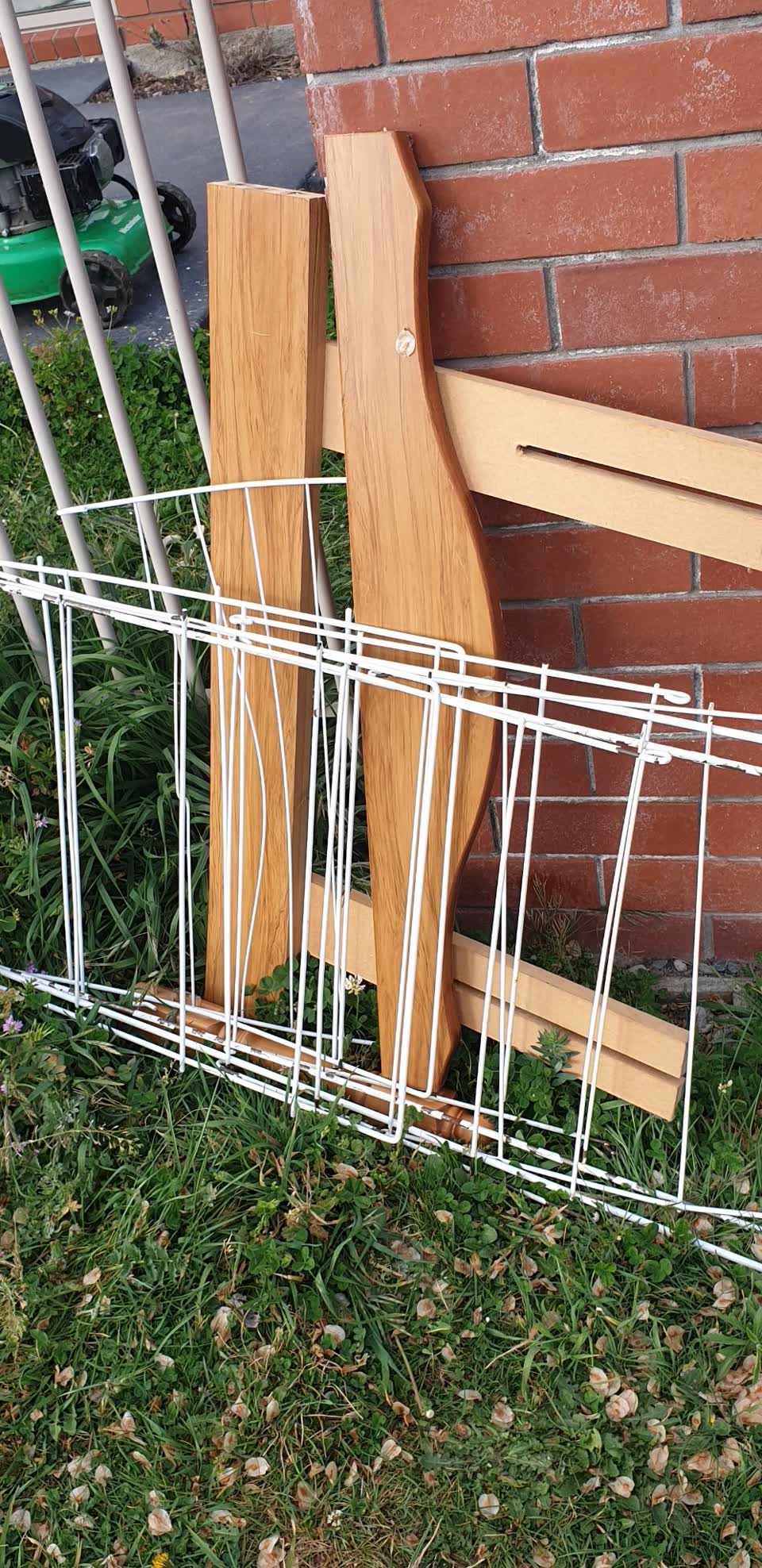 The photograph attached to this dumped rubbish report