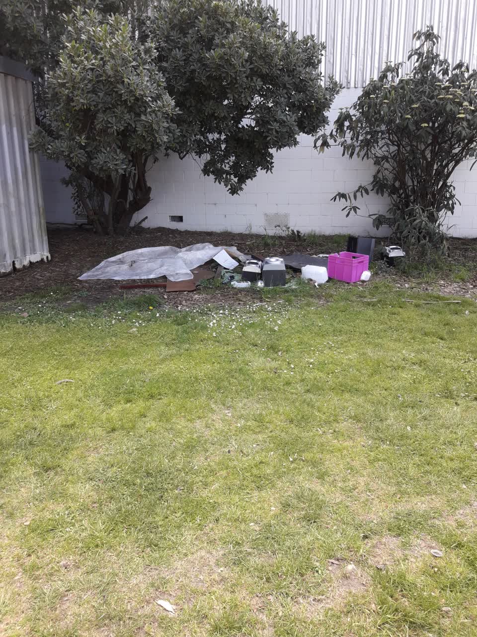 The photograph attached to this dumped rubbish report