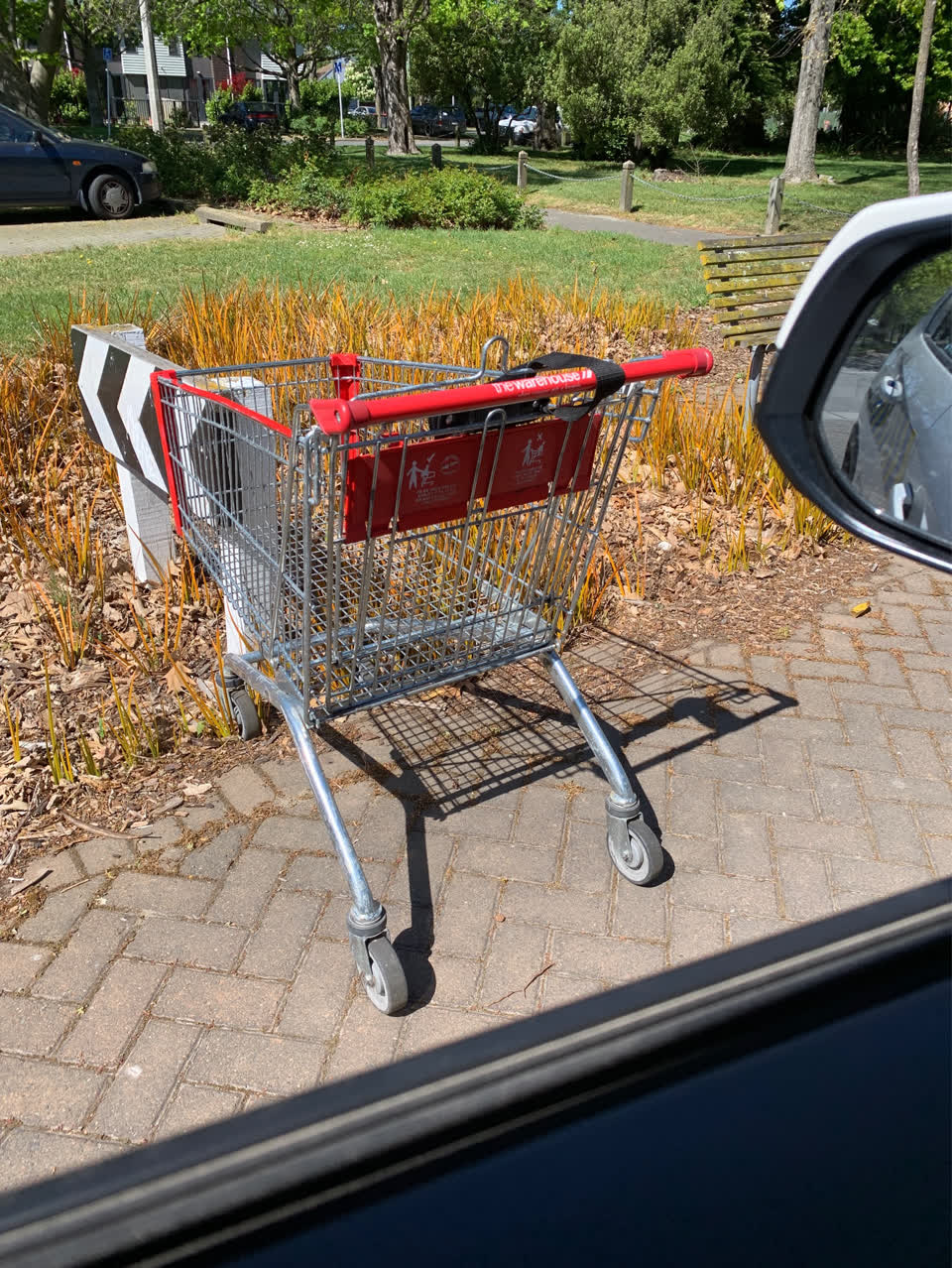 The photograph attached to this general - abandoned trolley report