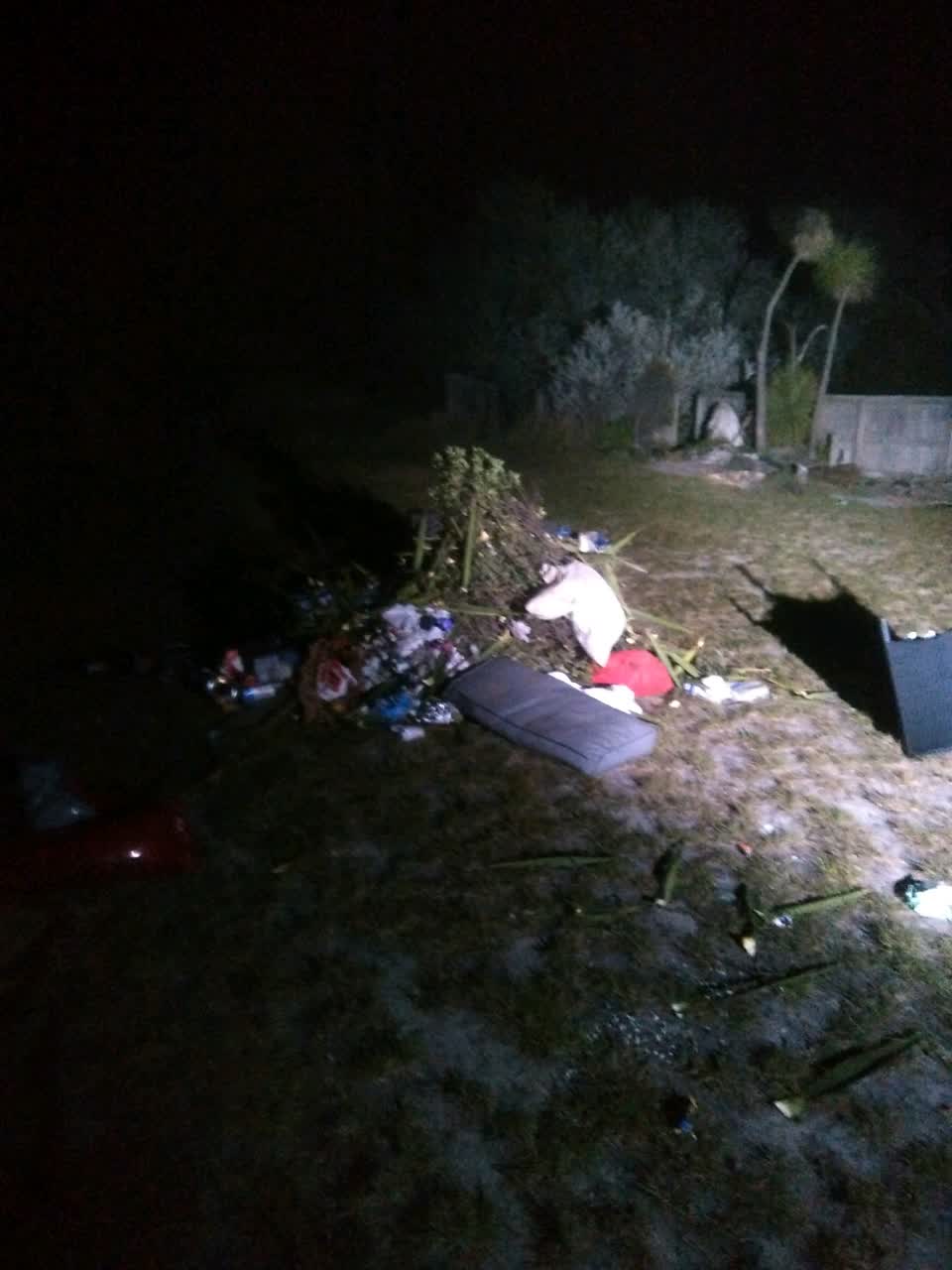 The photograph attached to this dumped rubbish report