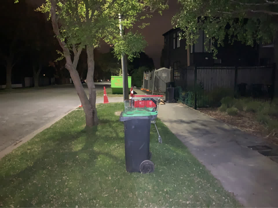 The photograph attached to this general - abandoned trolley report
