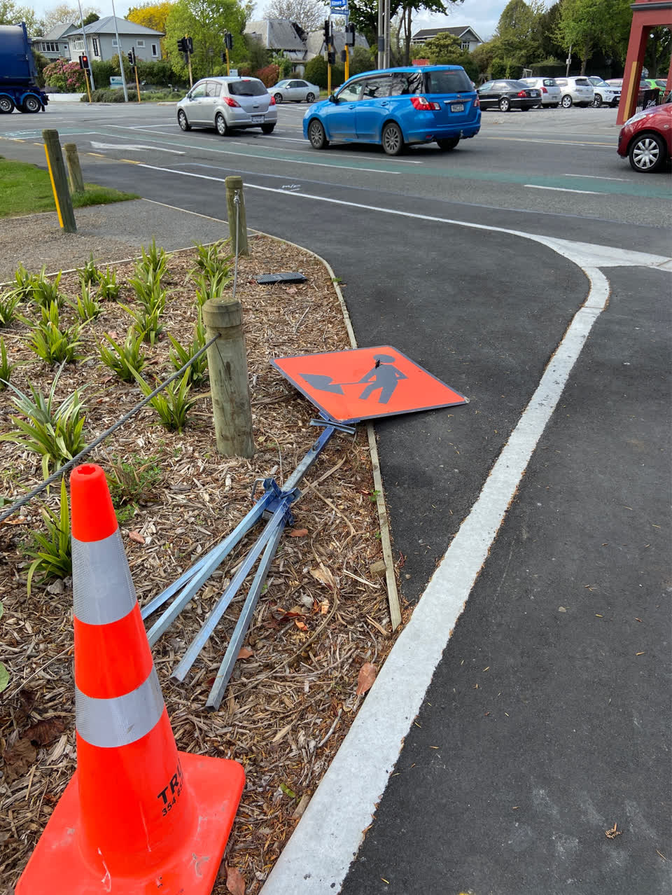The photograph attached to this road signage report