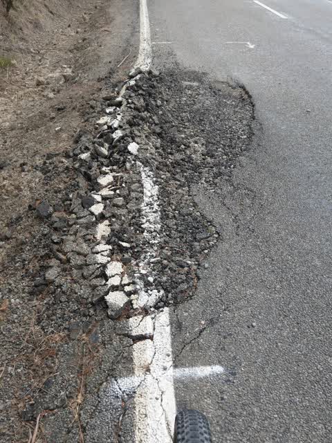 Pothole, a report photo