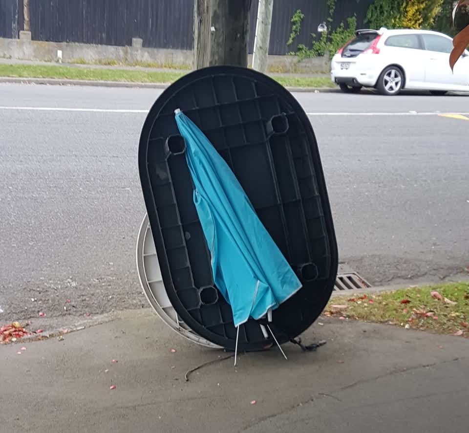 The photograph attached to this dumped rubbish report