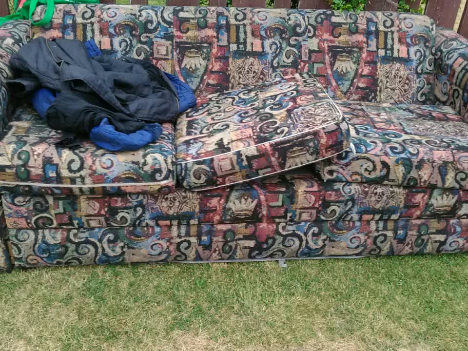 The photograph attached to this dumped rubbish report