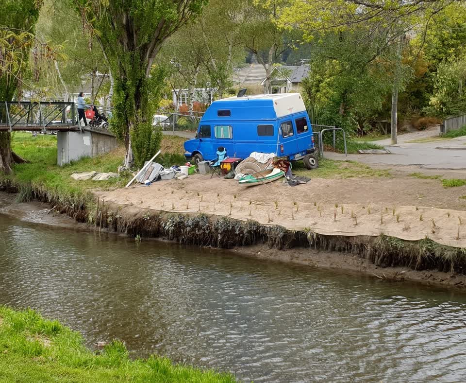 The photograph attached to this hazard, vehicle report