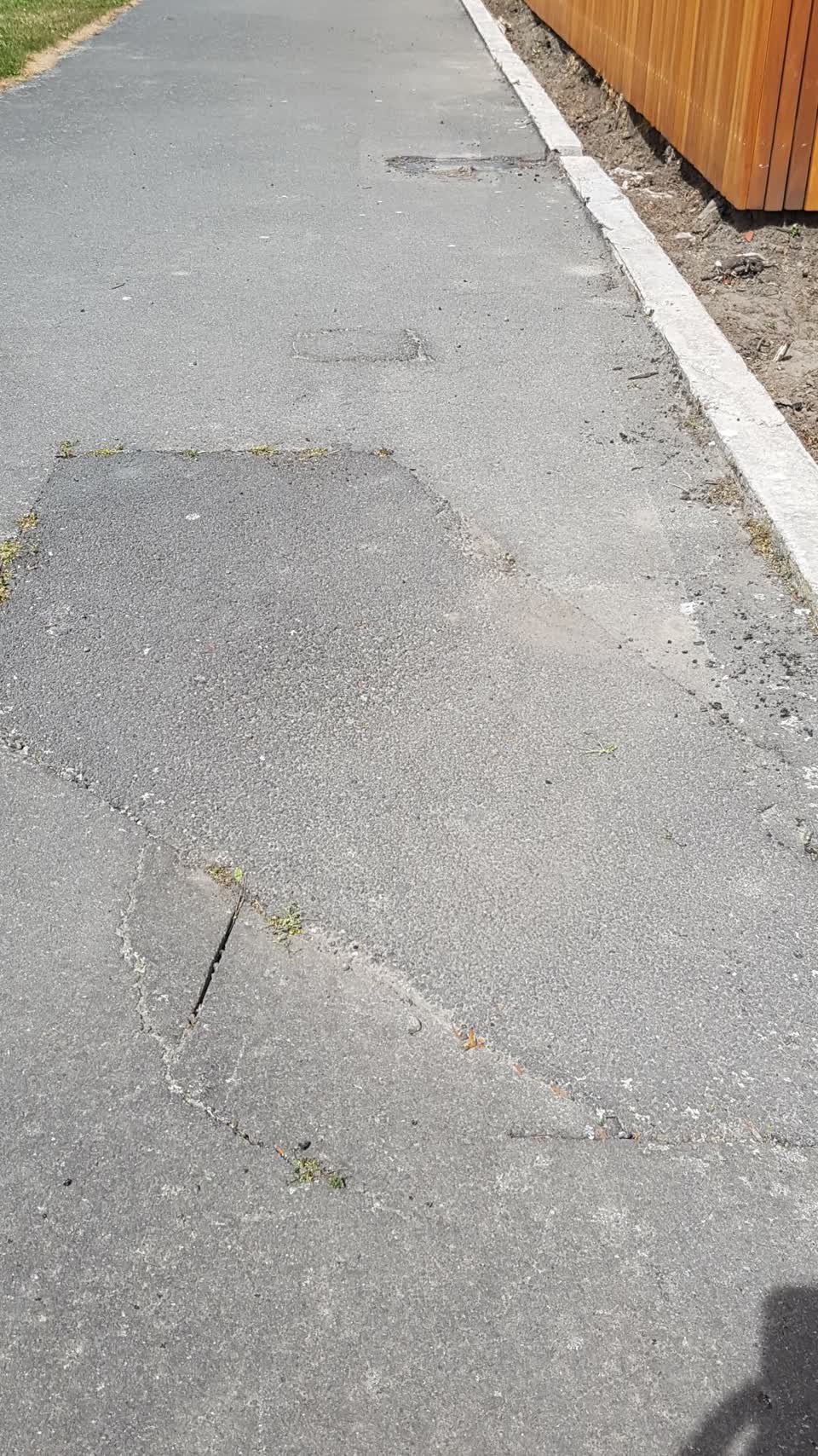 The photograph attached to this pavement - general report
