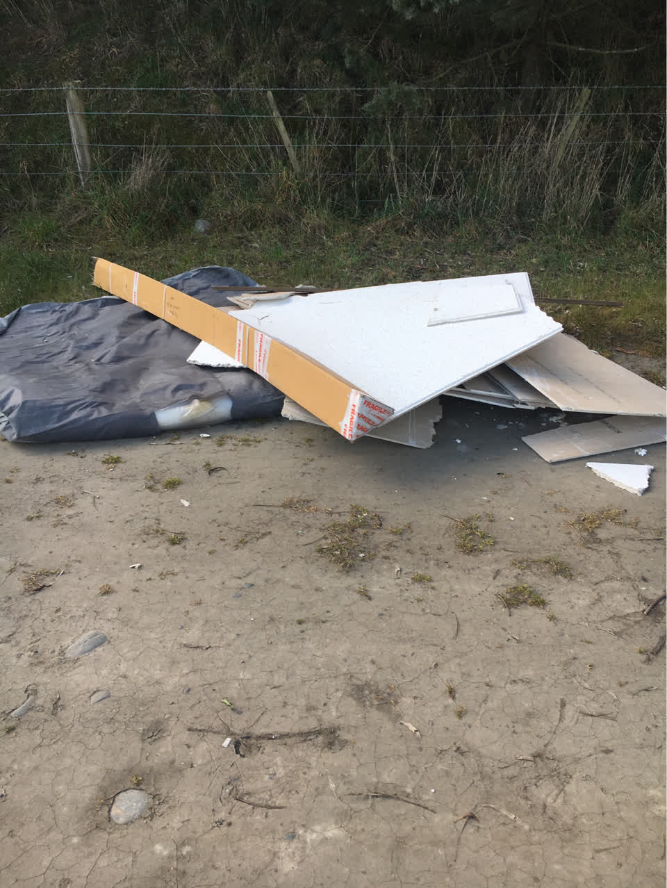 The photograph attached to this dumped rubbish report