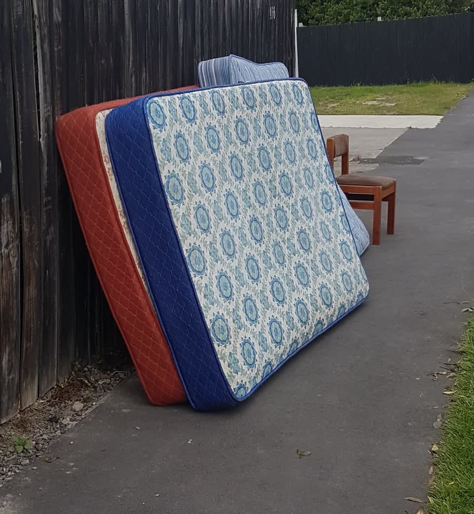 The photograph attached to this dumped rubbish report