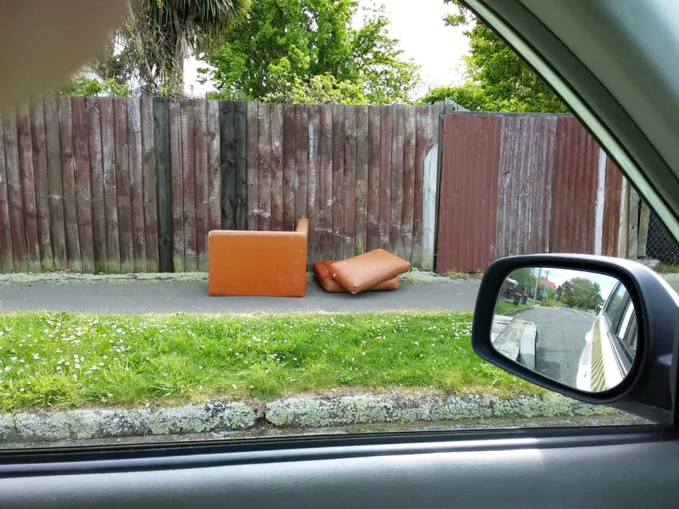 The photograph attached to this dumped rubbish report