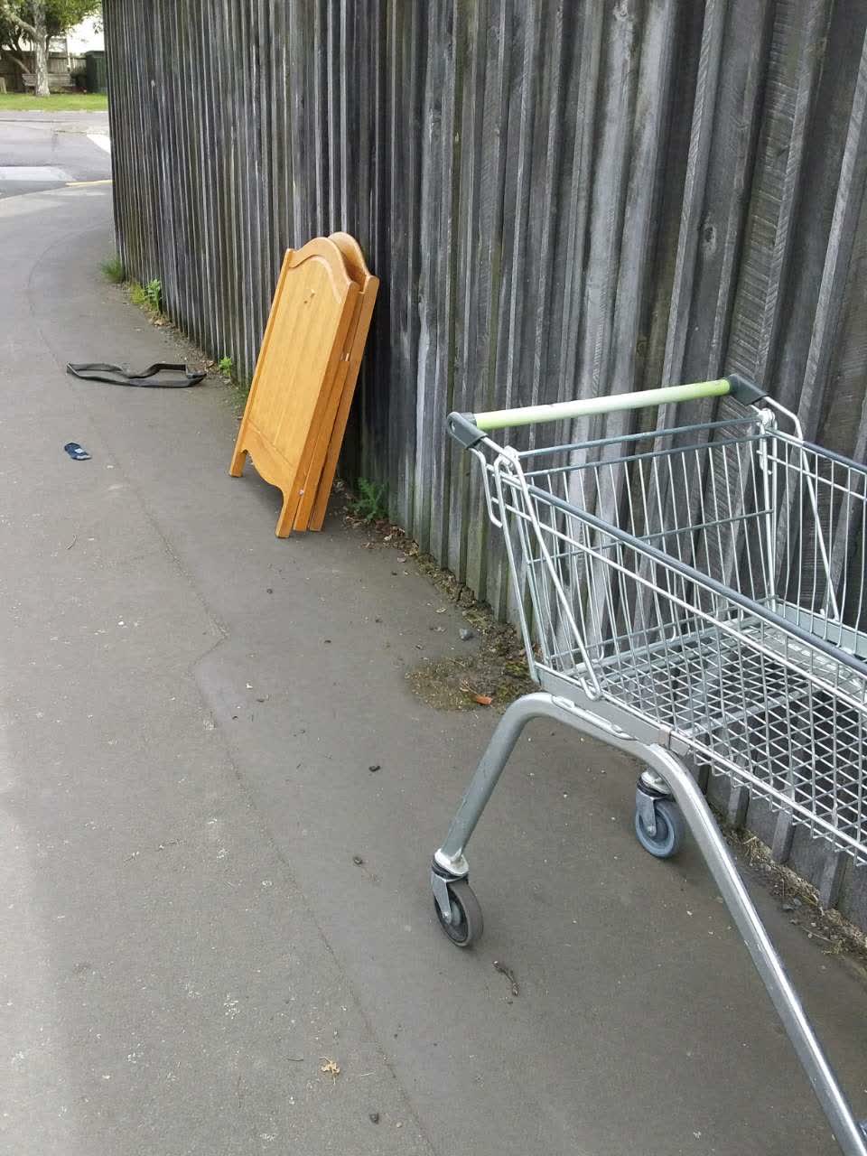 The photograph attached to this dumped rubbish report