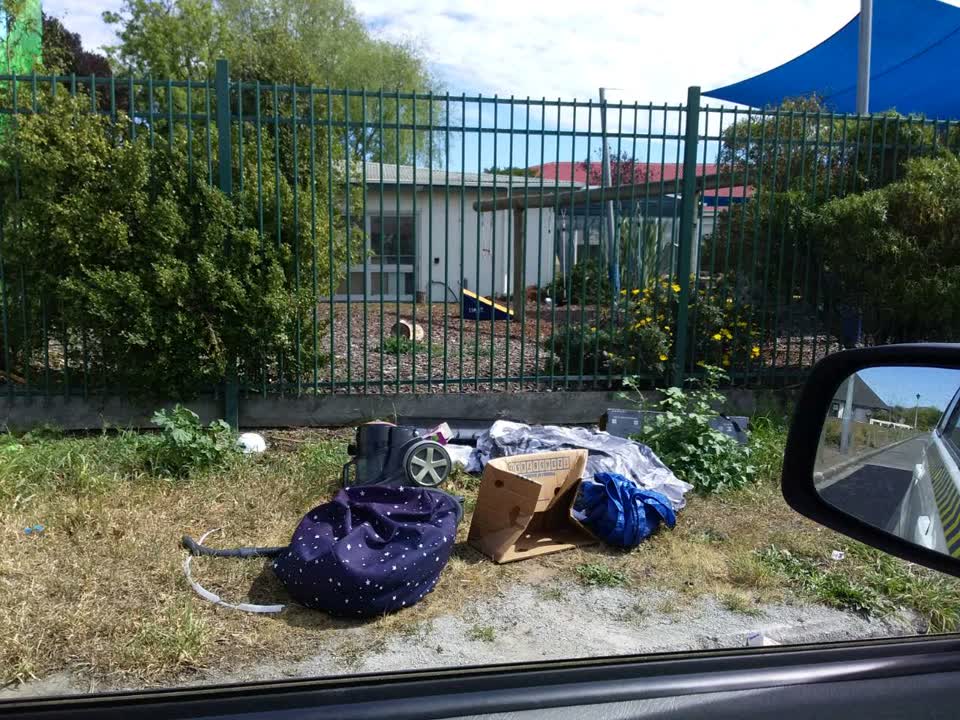 The photograph attached to this dumped rubbish report