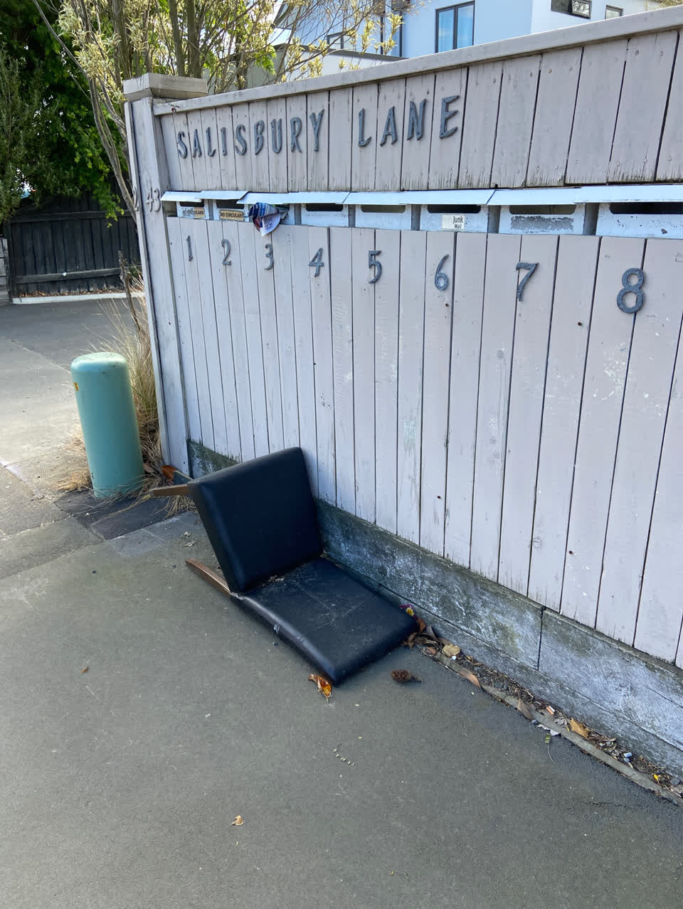 The photograph attached to this dumped rubbish report