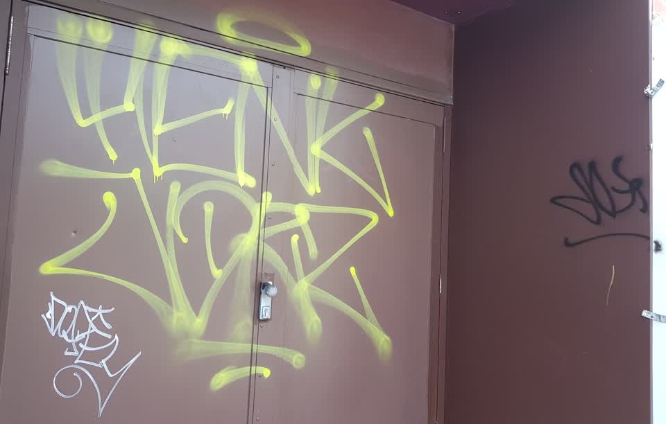 The photograph attached to this graffiti report