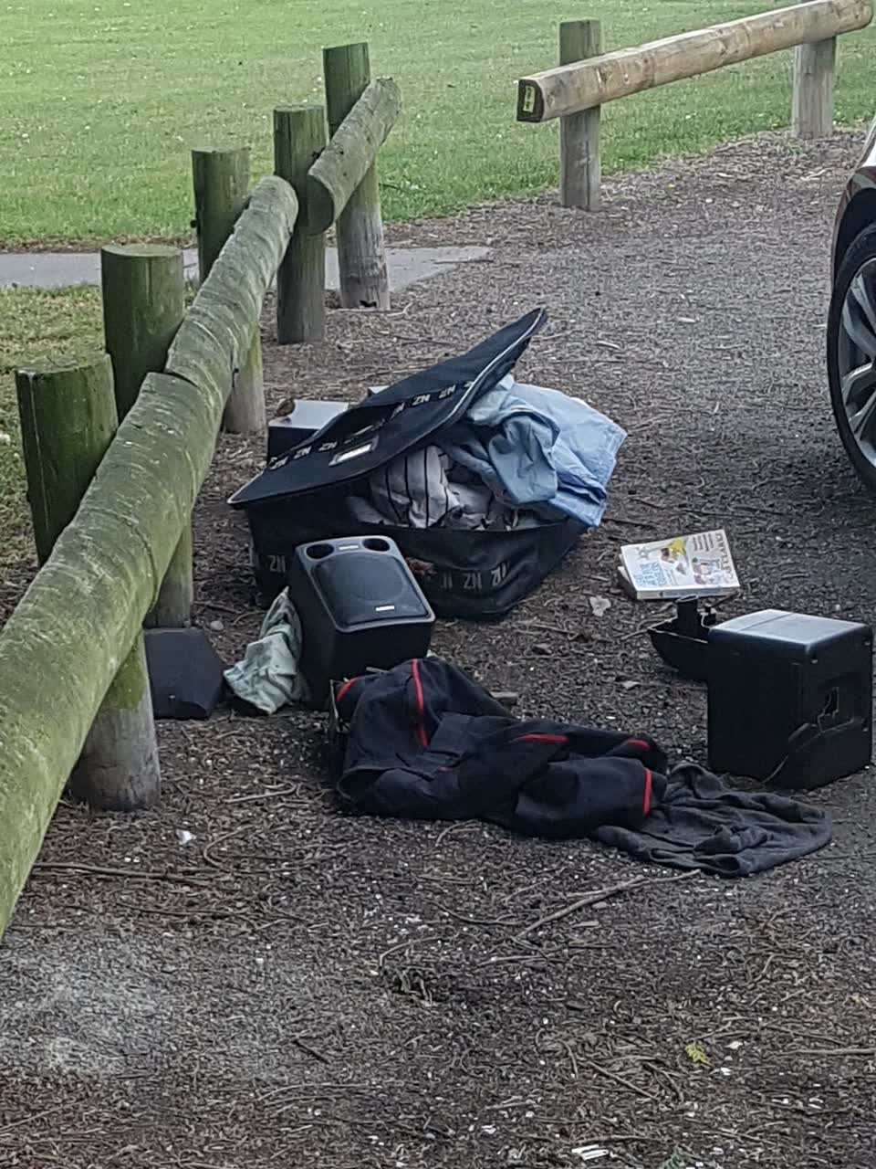 The photograph attached to this dumped rubbish report