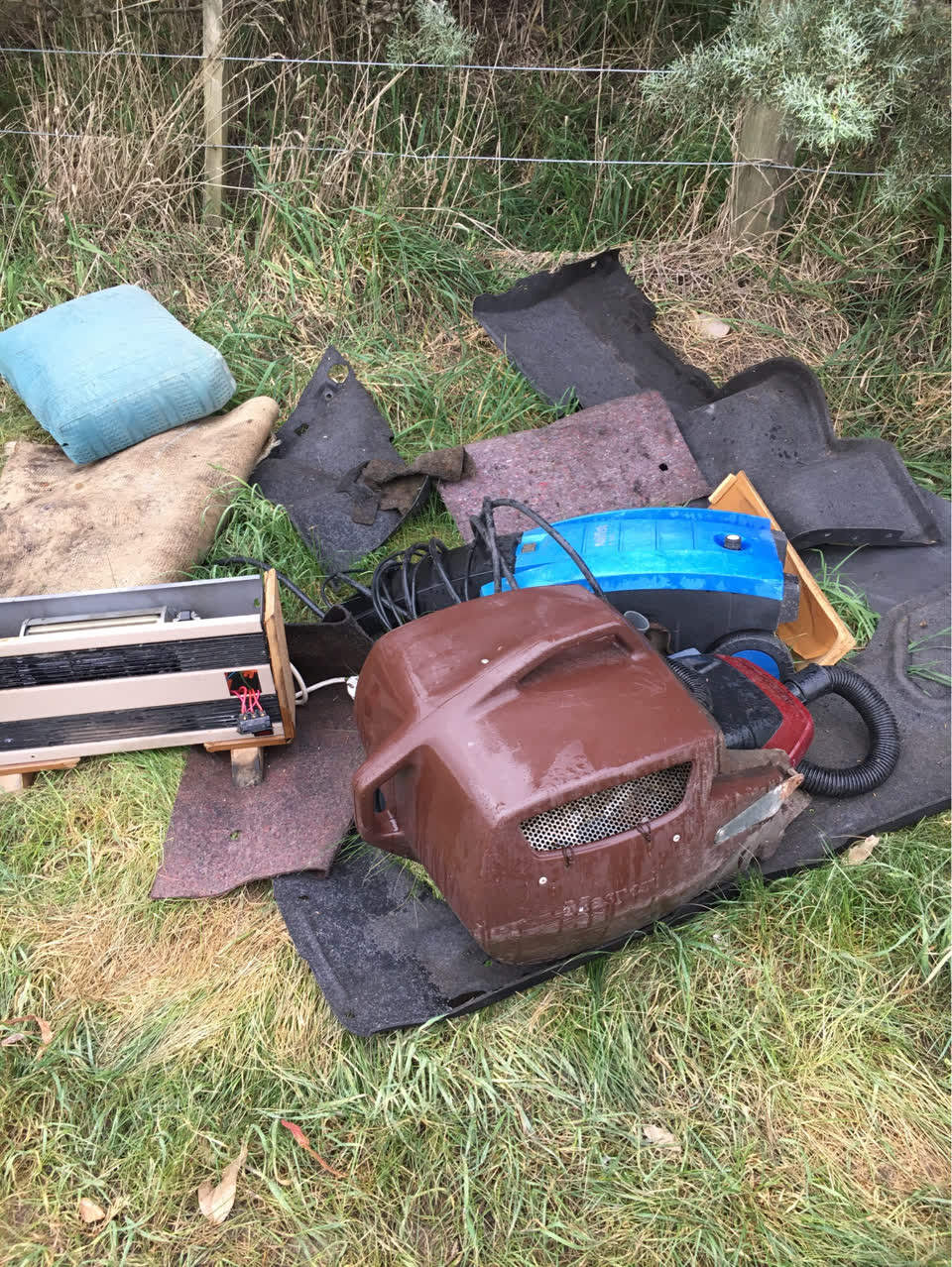 The photograph attached to this dumped rubbish report