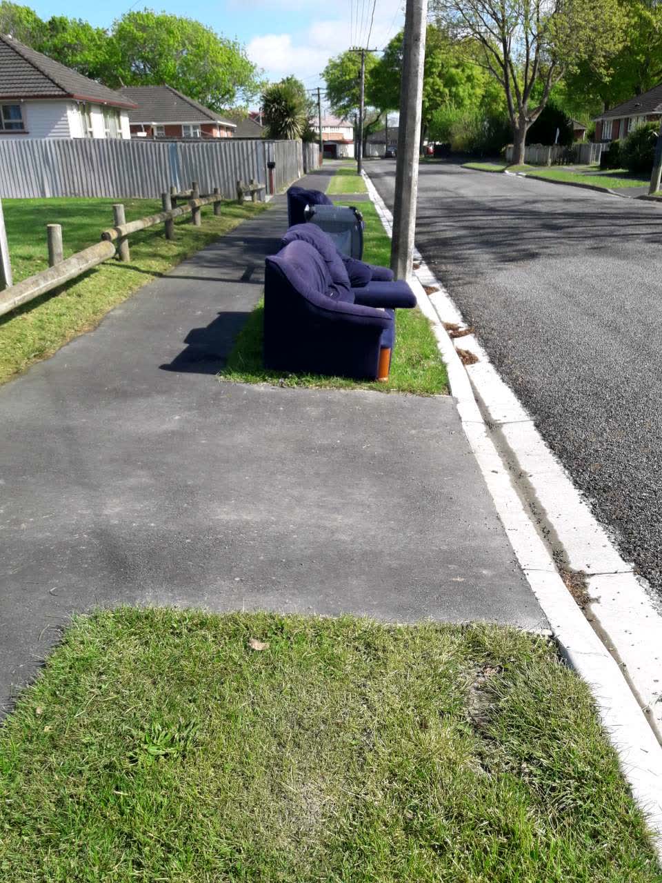 The photograph attached to this dumped rubbish report