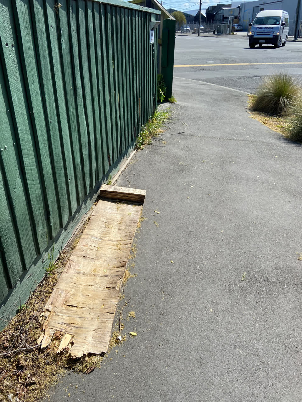 The photograph attached to this dumped rubbish report
