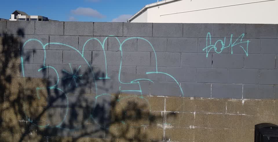 The photograph attached to this graffiti report