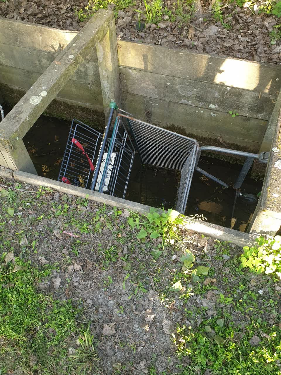 The photograph attached to this general - abandoned trolley report