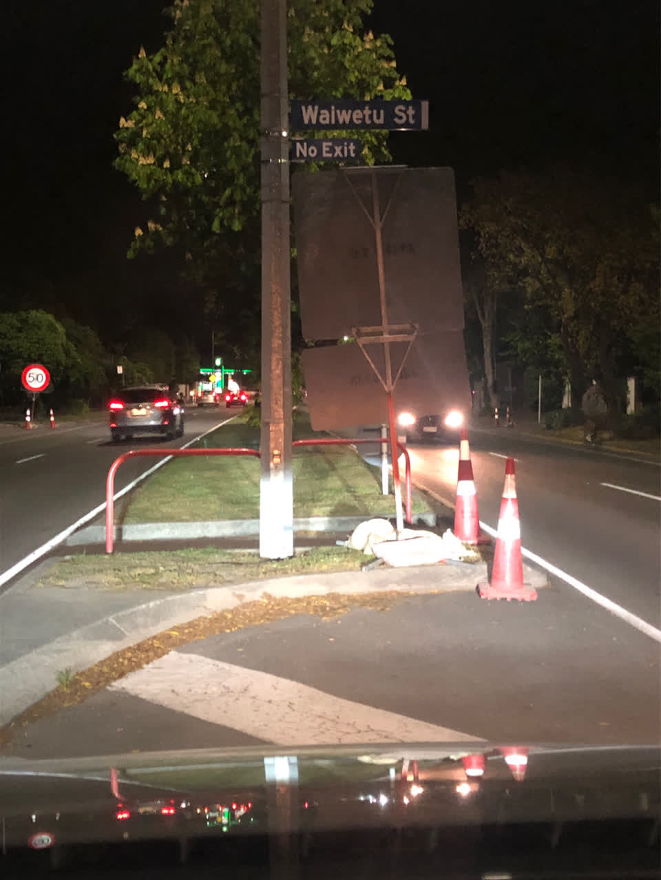 The photograph attached to this road signage report