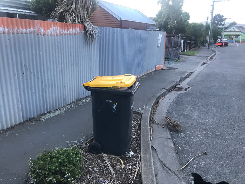 The photograph attached to this dumped rubbish report