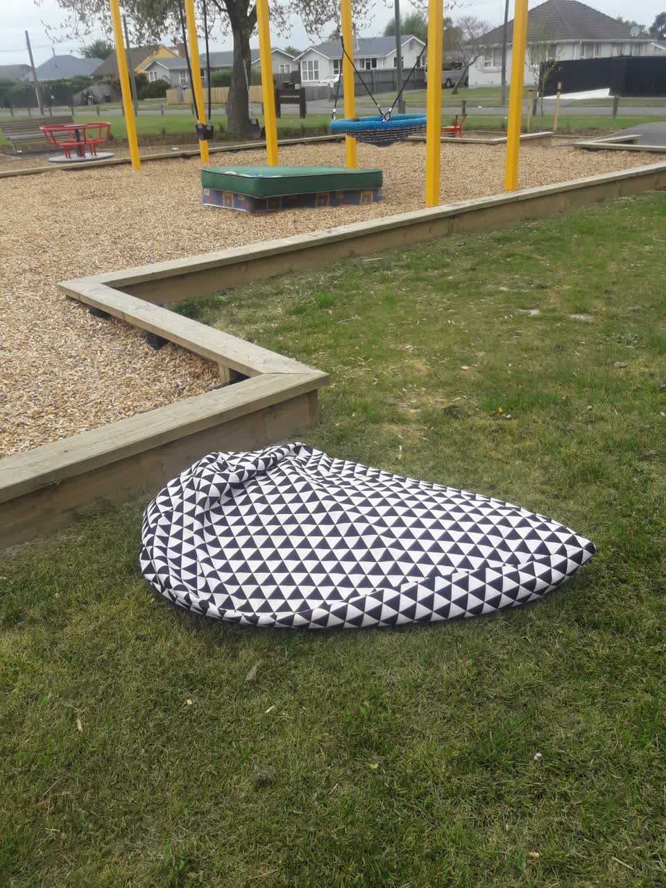 The photograph attached to this dumped rubbish report