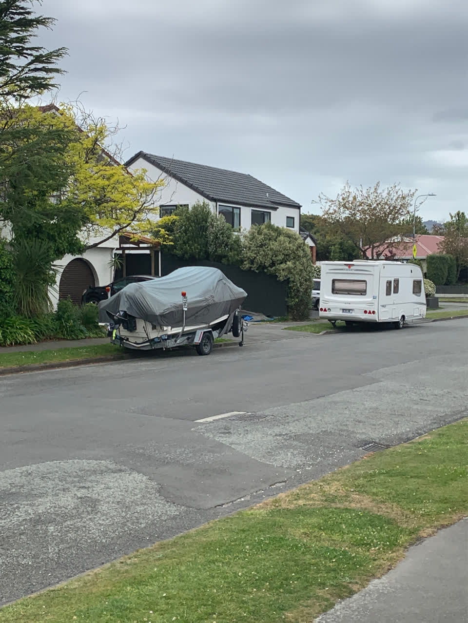The photograph attached to this hazard, vehicle report