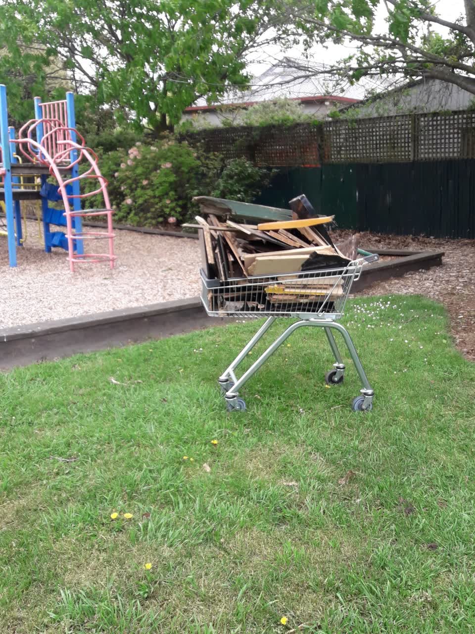 The photograph attached to this dumped rubbish report