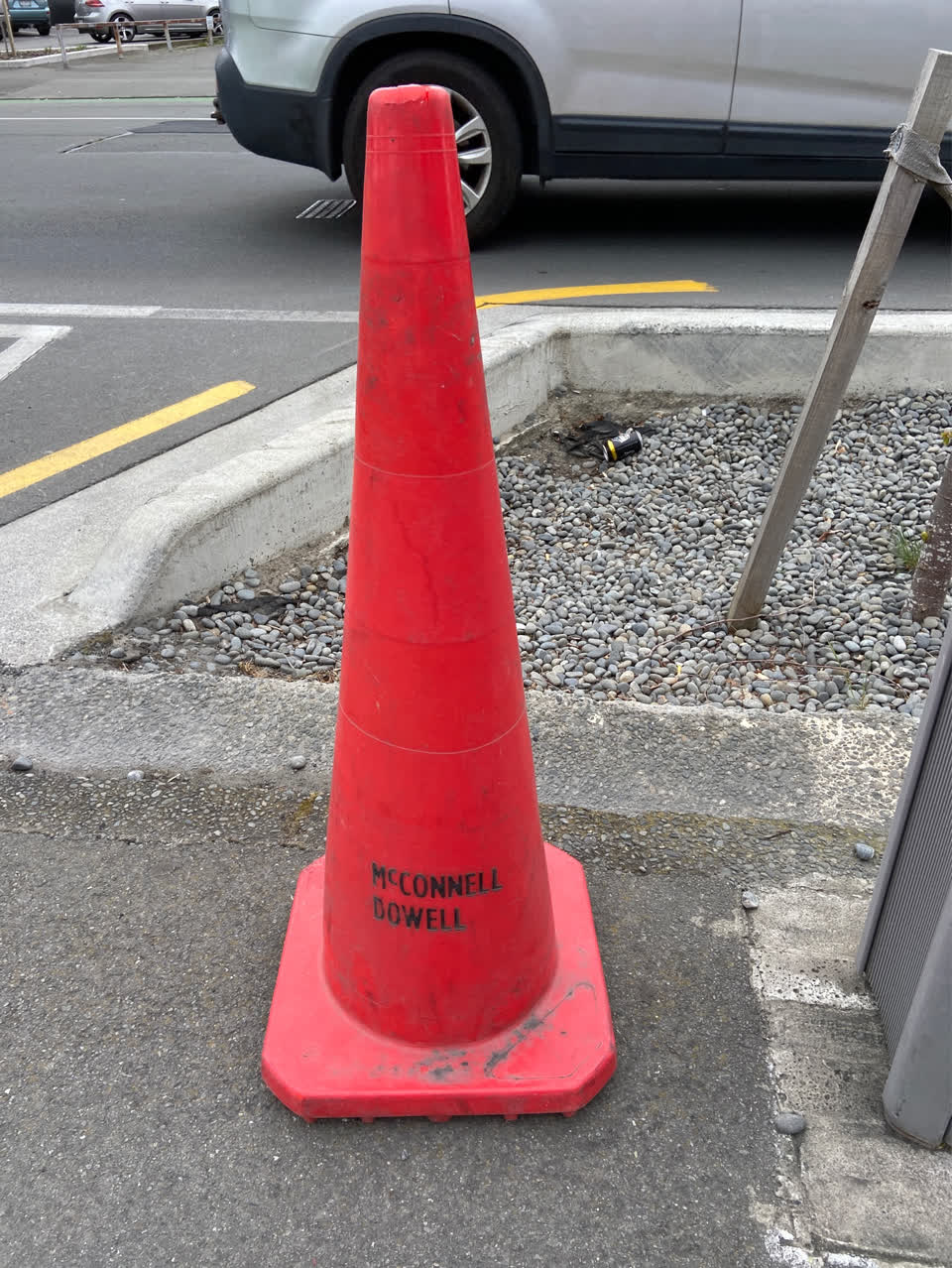 The photograph attached to this road signage report