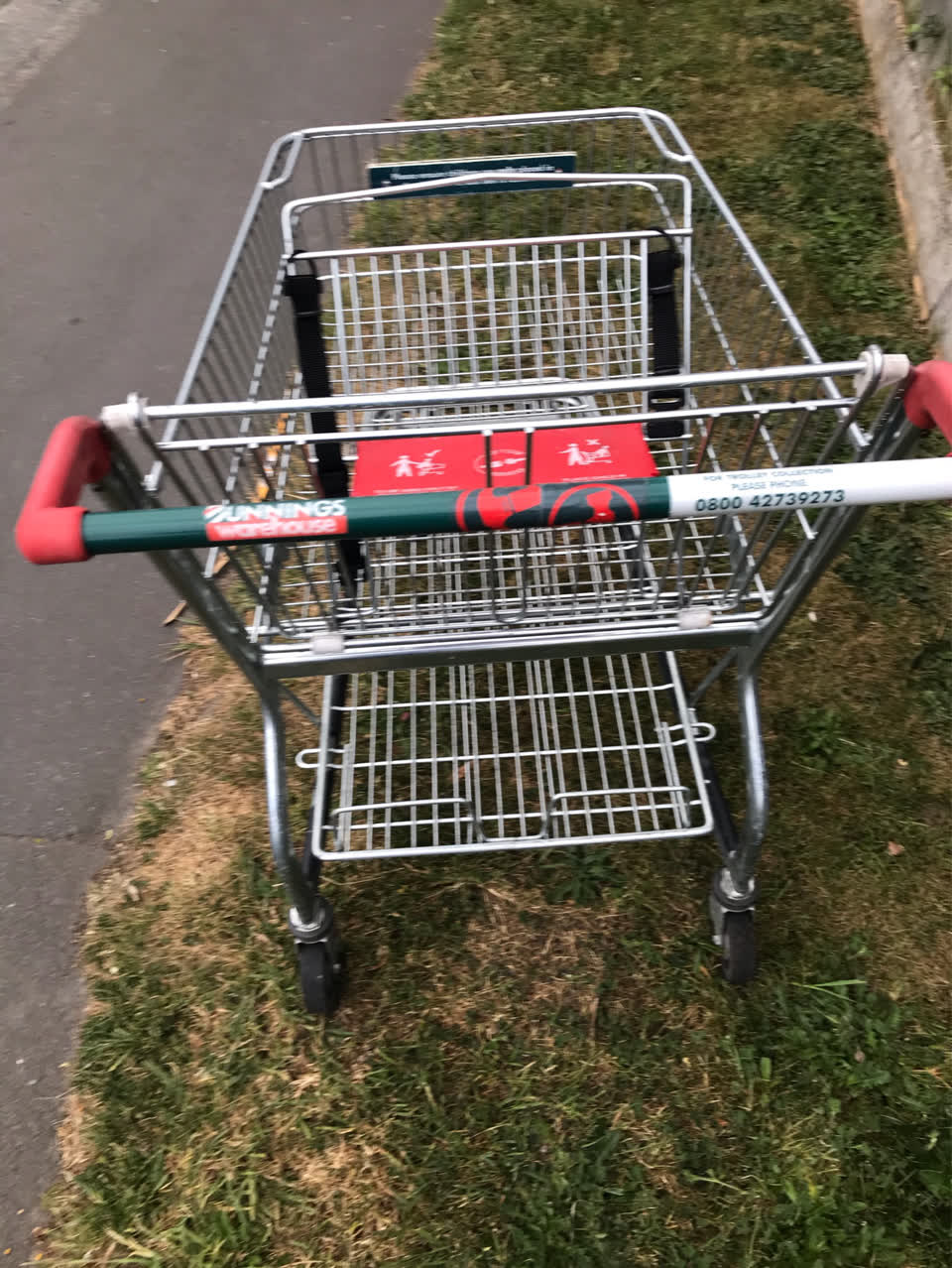 The photograph attached to this general - abandoned trolley report