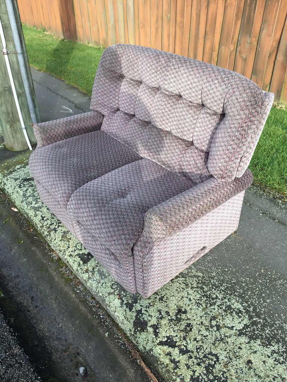 The photograph attached to this dumped rubbish report