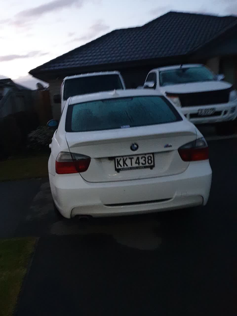 The photograph attached to this hazard, vehicle report