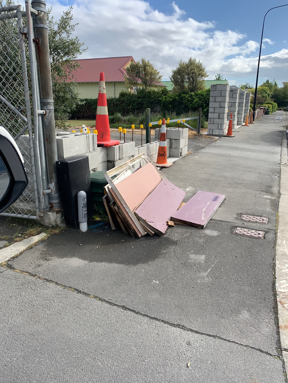 The photograph attached to this dumped rubbish report