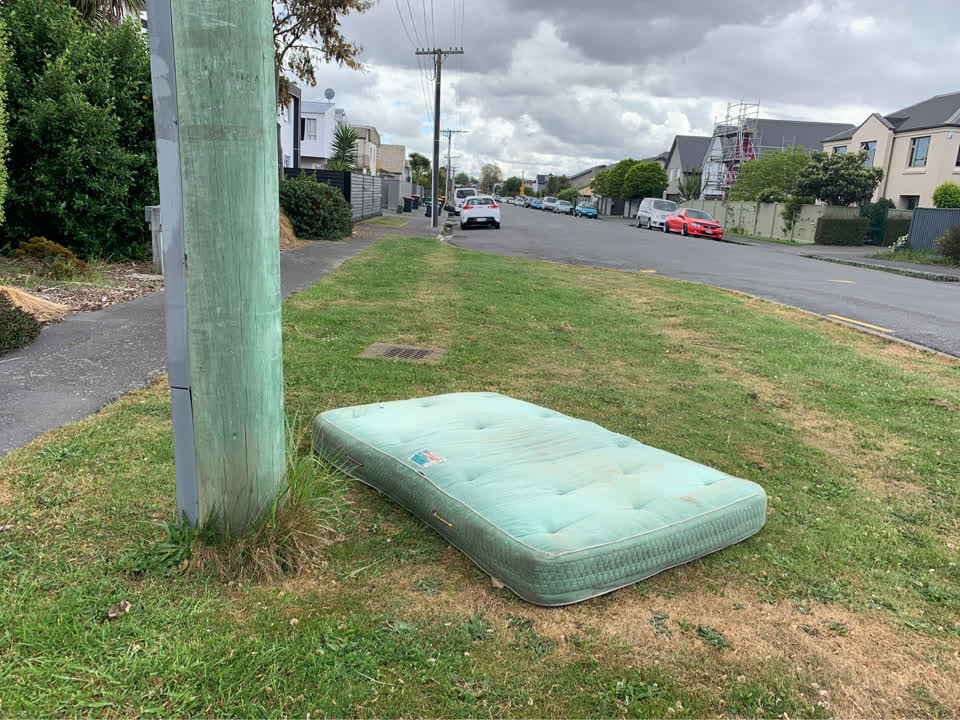 The photograph attached to this dumped rubbish report