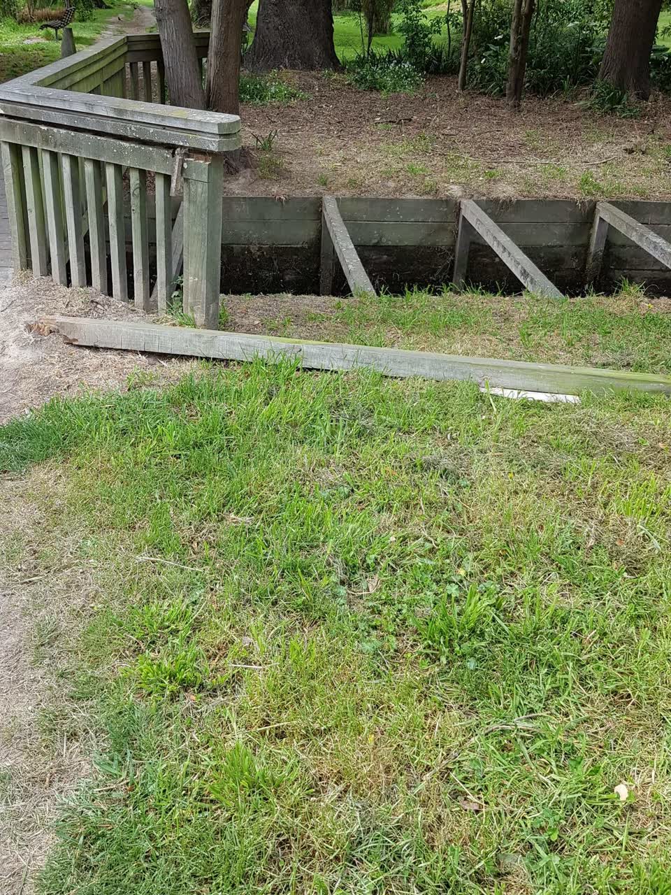 The photograph attached to this vandalism - general report