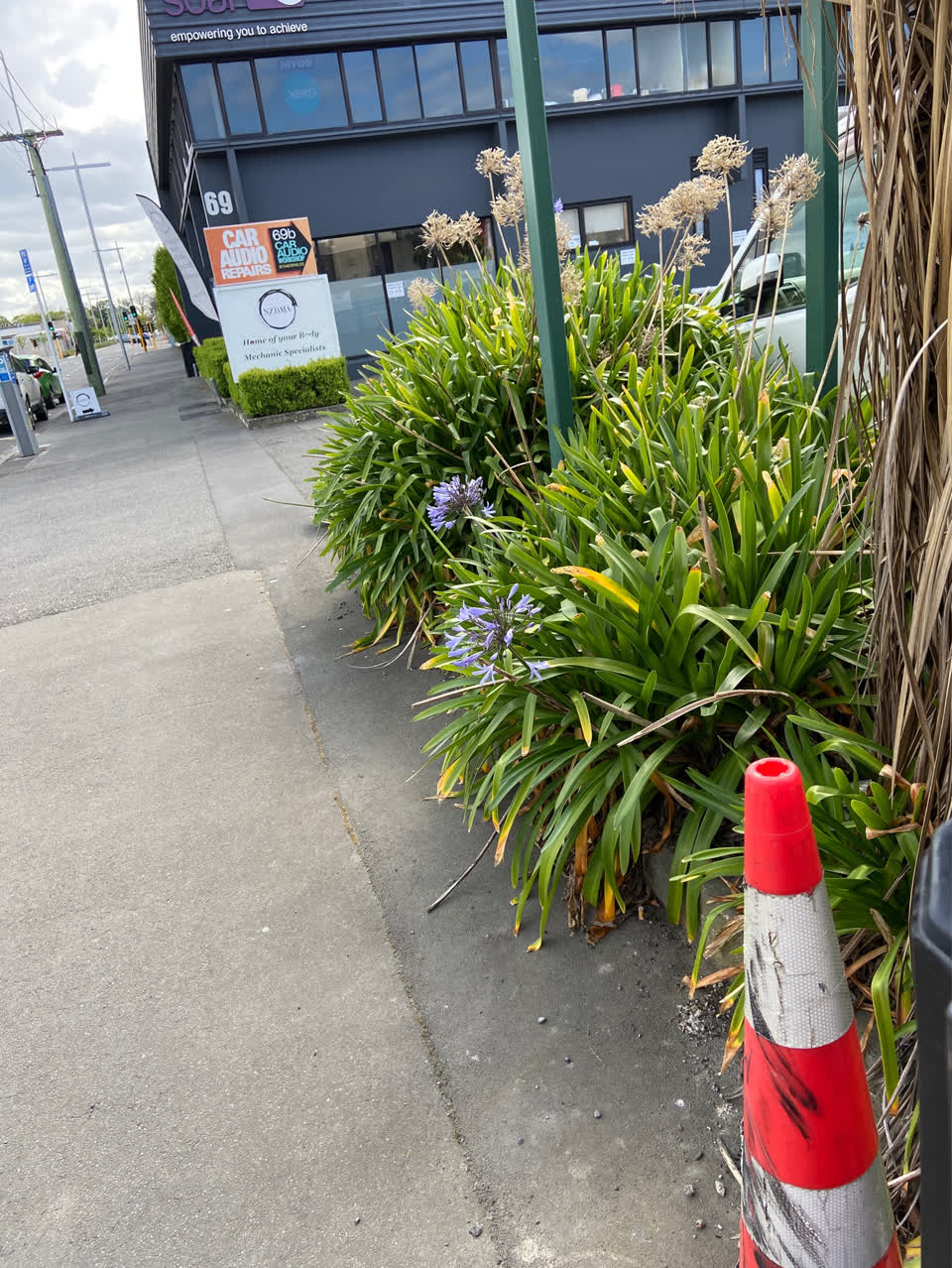 The photograph attached to this road signage report