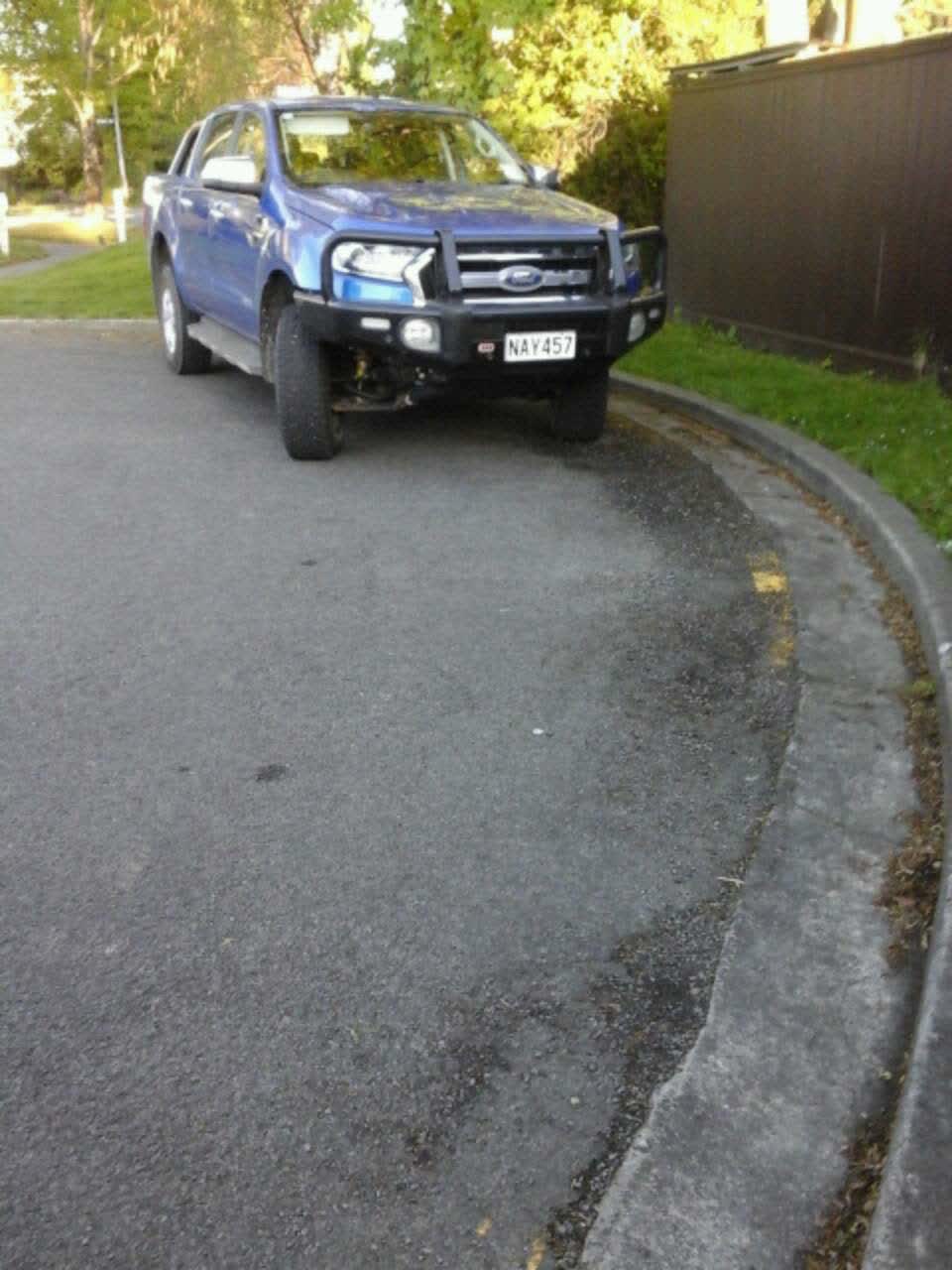 The photograph attached to this hazard, vehicle report
