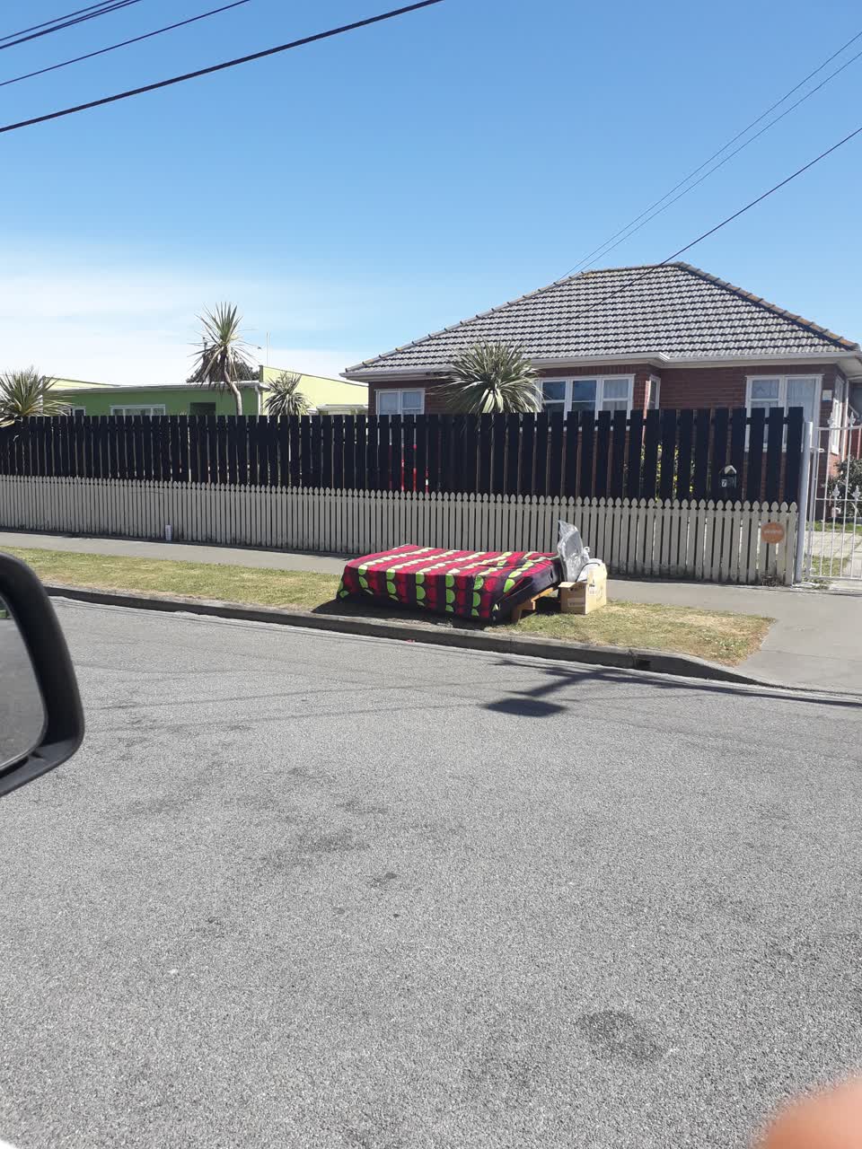 The photograph attached to this dumped rubbish report