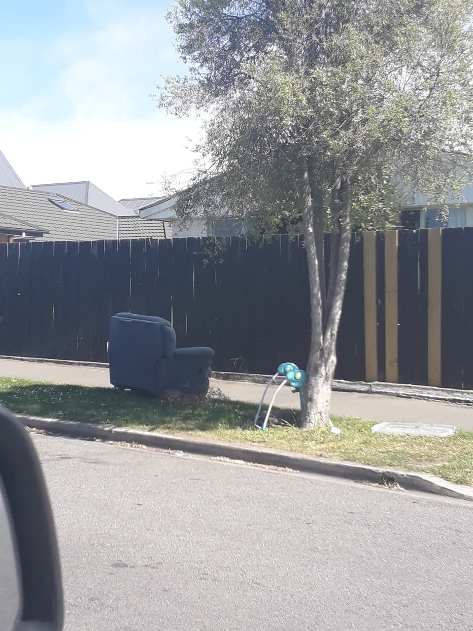 The photograph attached to this dumped rubbish report