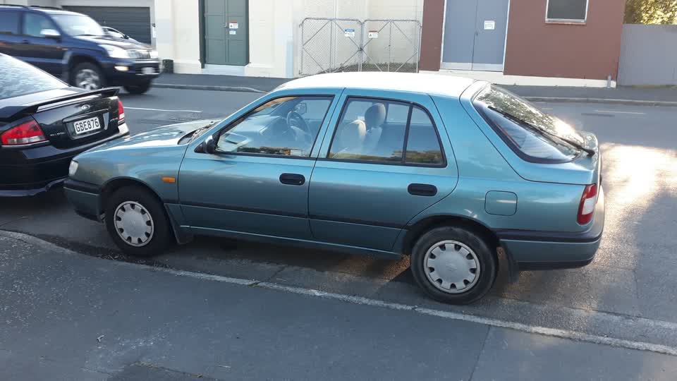 The photograph attached to this hazard, vehicle report