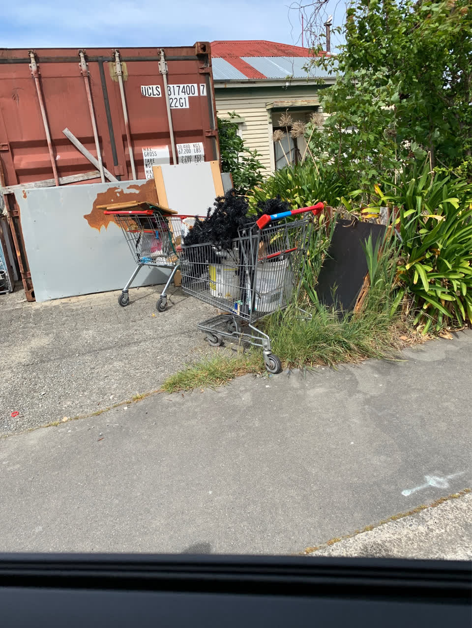 The photograph attached to this general - abandoned trolley report