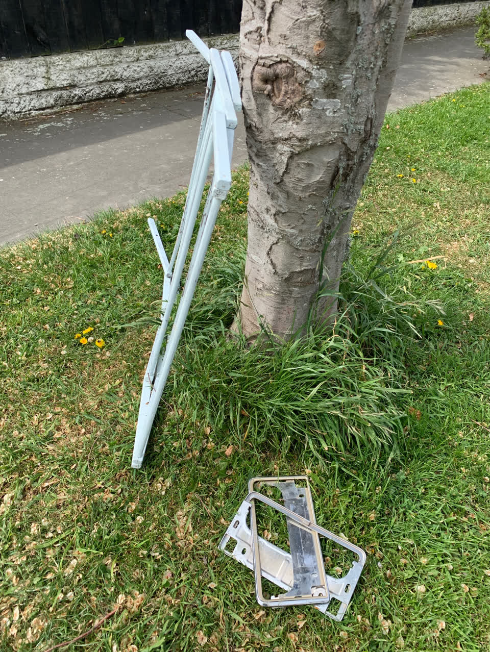 The photograph attached to this dumped rubbish report