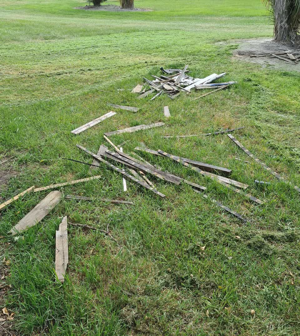 The photograph attached to this dumped rubbish report