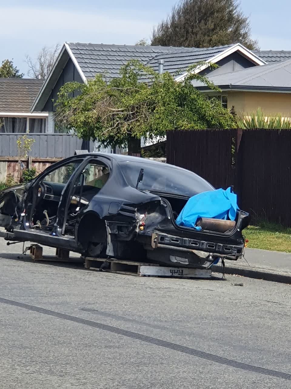 The photograph attached to this hazard, vehicle report